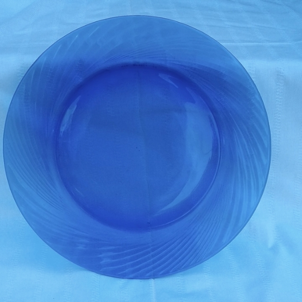 1 vintage Pyrex festiva swirl plate